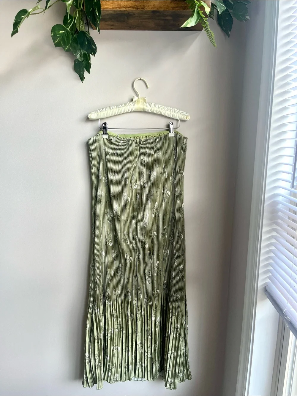 Petal & Pup Olive Green Floral Pleated Midi Dress with White Print - Picture 3 of 5